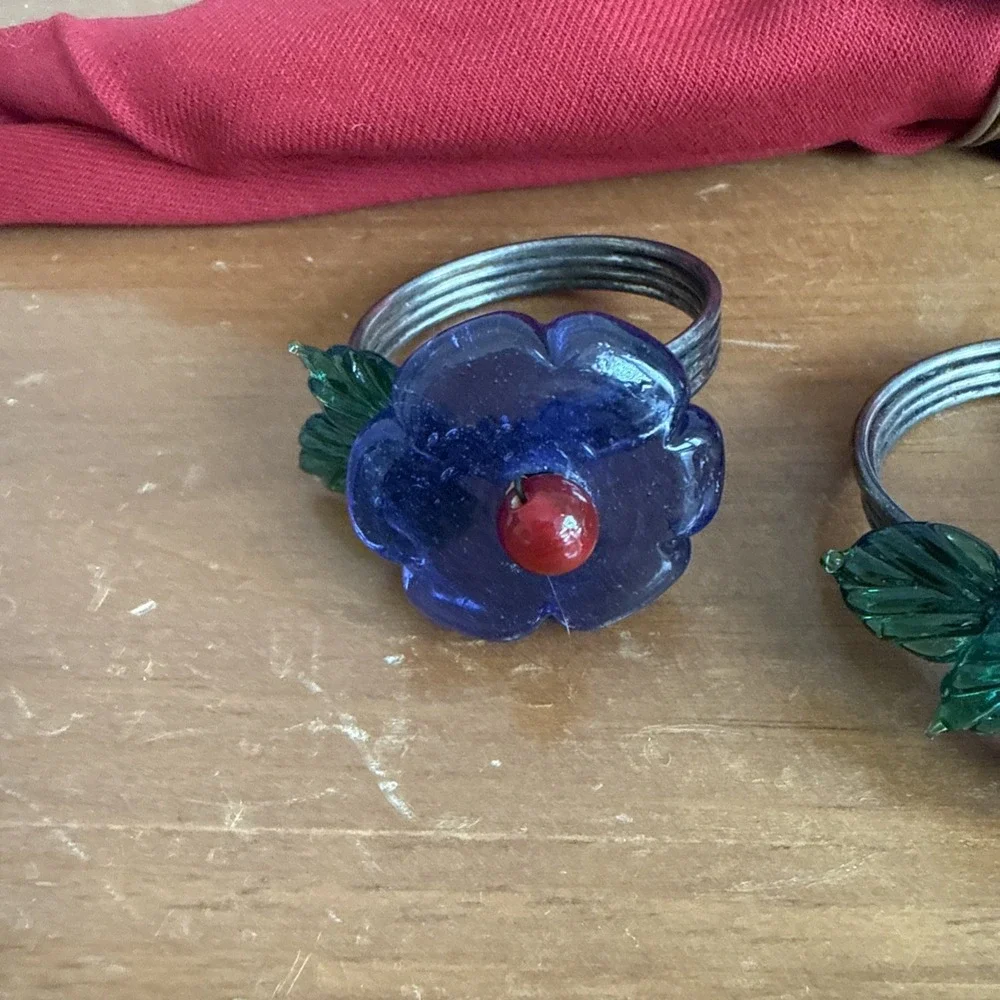 Vtg 90's Glass Flower Napkin Rings Set-4 Unique Purple/blue Floral Daisy Cottage